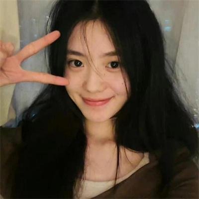 照片里的伴娘